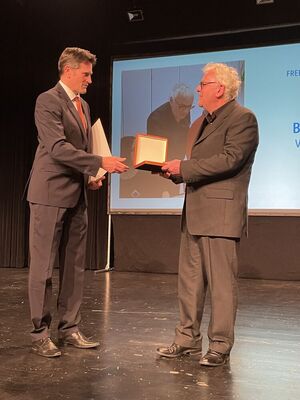 Übergabe der Bürgermedaille an Vasilios Papayannis
