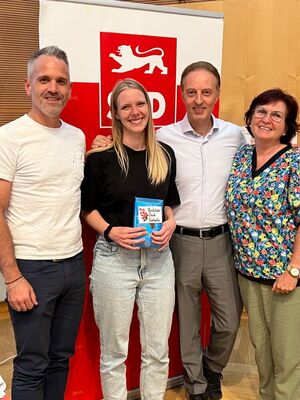 v.l.: Daniel Haas (stellv. SPD Kreisvorsitzender), Nathalie Ziwey (Mitglied d. Landesvorstandes, Macit Karaahmetoglu MdB